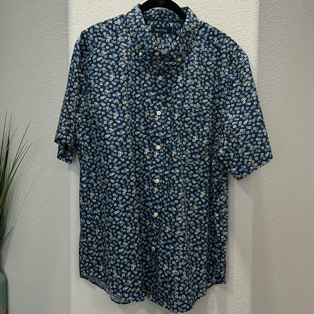 Nautica Men’s Short Sleeve Button Down Shirt